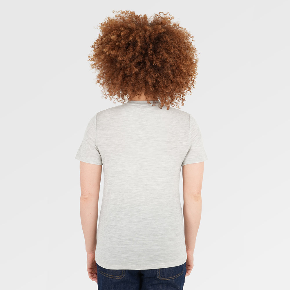 Womens Merino 150 Stamp Summit Tee (Jute/Lagoon) | Model: Chi Chi