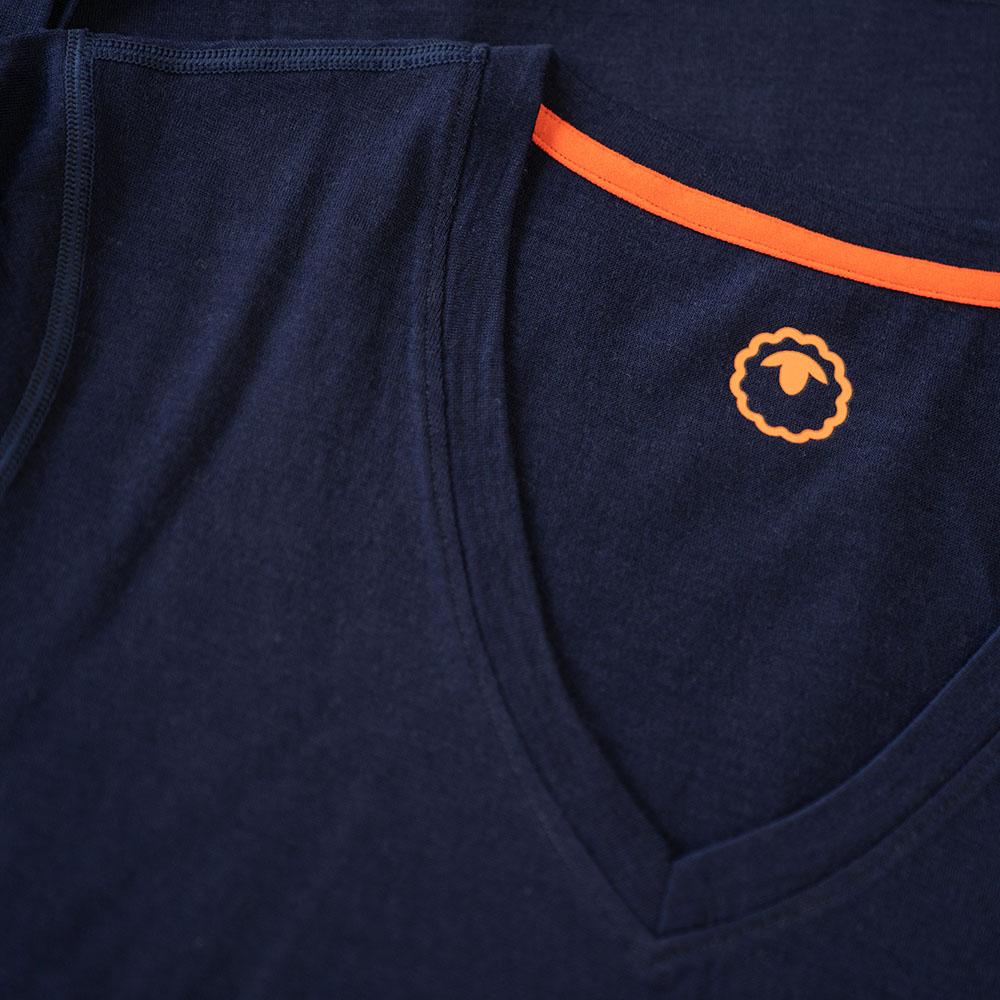 Isobaa | Womens Merino 150 V-Neck Tee (Navy) | Embark on new adventures with Isobaa's superfine Merino V-neck Tee.