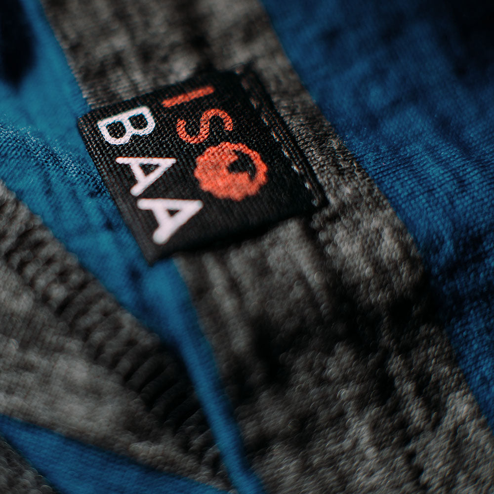Isobaa | Mens Merino 180 Long Sleeve Crew (Smoke/Blue) | Get outdoors with the ultimate Merino wool long-sleeve top.
