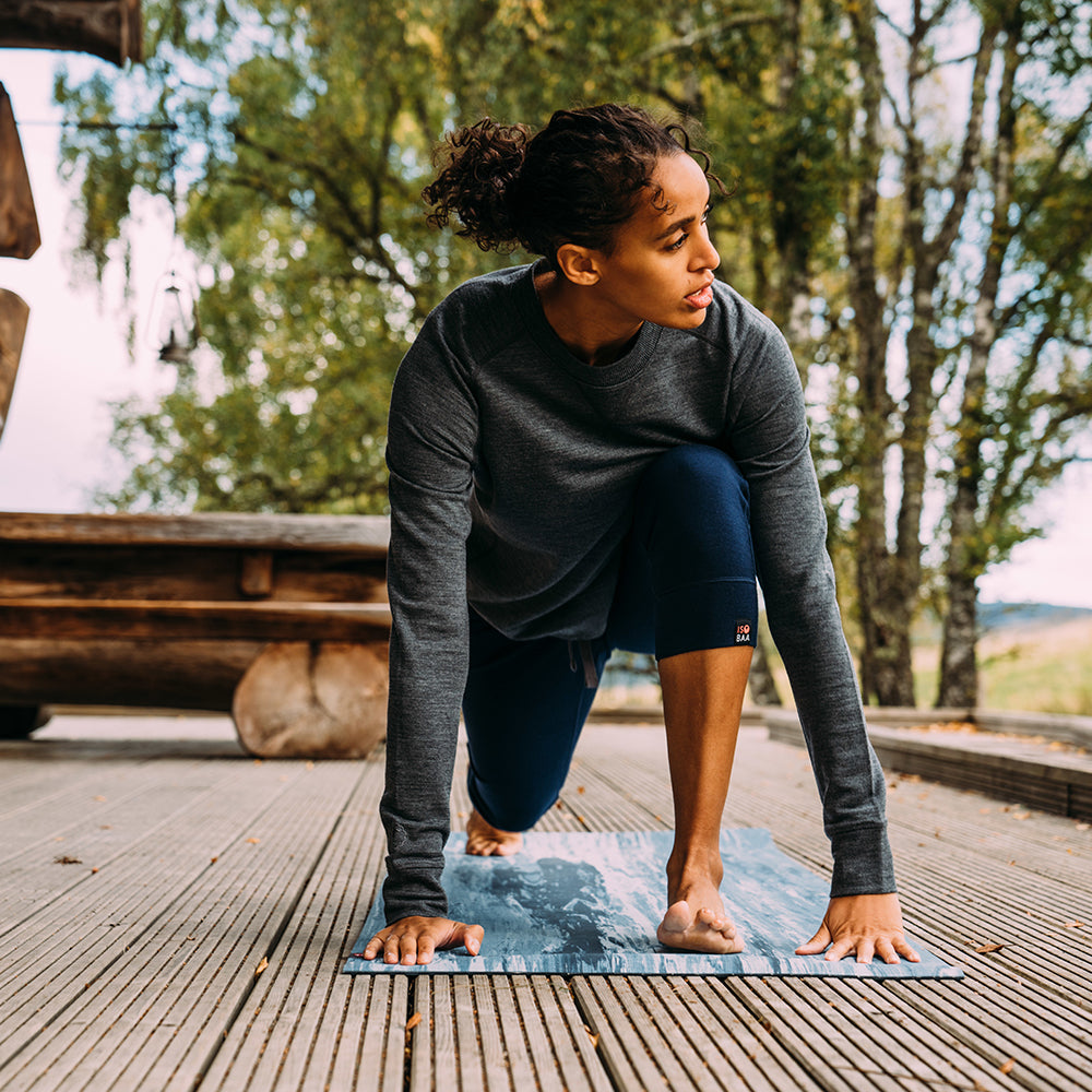 Isobaa | Womens Merino 260 Lounge Cuffed 3/4 Joggers (Navy/Smoke) | Ultimate comfort and performance with our superfine Merino cropped joggers. | Model: Micah
