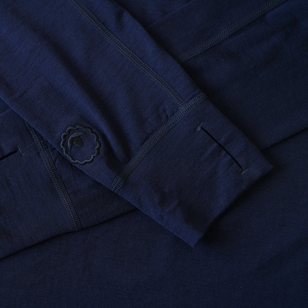 Isobaa | Mens 160 Merino Active Roll Neck (Navy) | Embrace the chill in style with our Men's 160 Merino Active Roll Neck, crafted from 160g 18.5 micron superfine merino wool
