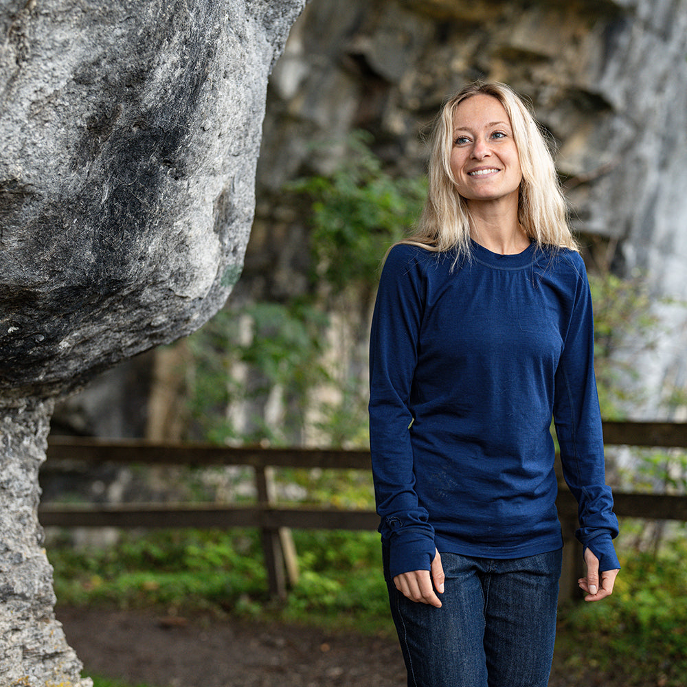 Isobaa | Womens 160 Merino Active Long Sleeve Crew (Navy) | Elevate your active wardrobe with our Women's 160 Merino Active Long Sleeve Crew, expertly crafted from 160g 18.5 micron superfine merino wool | Model: Estelle
