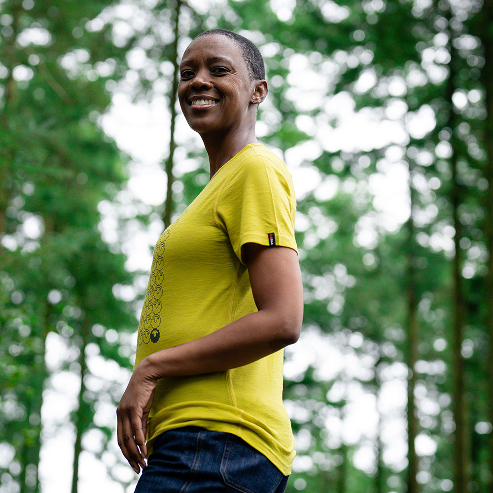 Isobaa | Womens Merino 150 Odd One Out Tee (Lime/Smoke) | Gear up for everyday adventures, big and small, with Isobaa's superfine Merino Tee. | Model: Yolisa