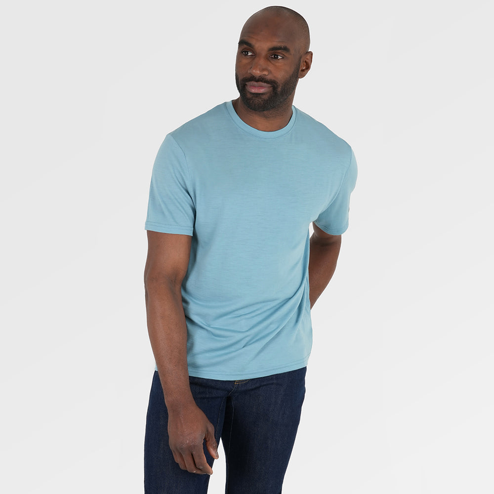 Mens Merino 150 Short Sleeve Relaxed Crew (Lagoon) | Model: Michael