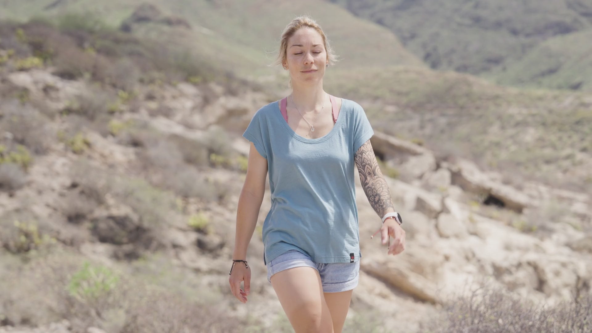 Womens 120 Ultrafine SS Scoop Top (Lagoon) | align: 45% 35% | Model: IsabelC