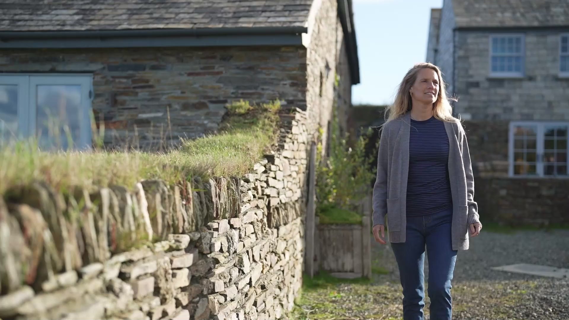 Isobaa | Womens Merino Open Cardigan (Charcoal Melange) | Wrap yourself in pure comfort with Isobaa's extra-fine Merino cardigan. | align: 90% 50% | Model: Amy