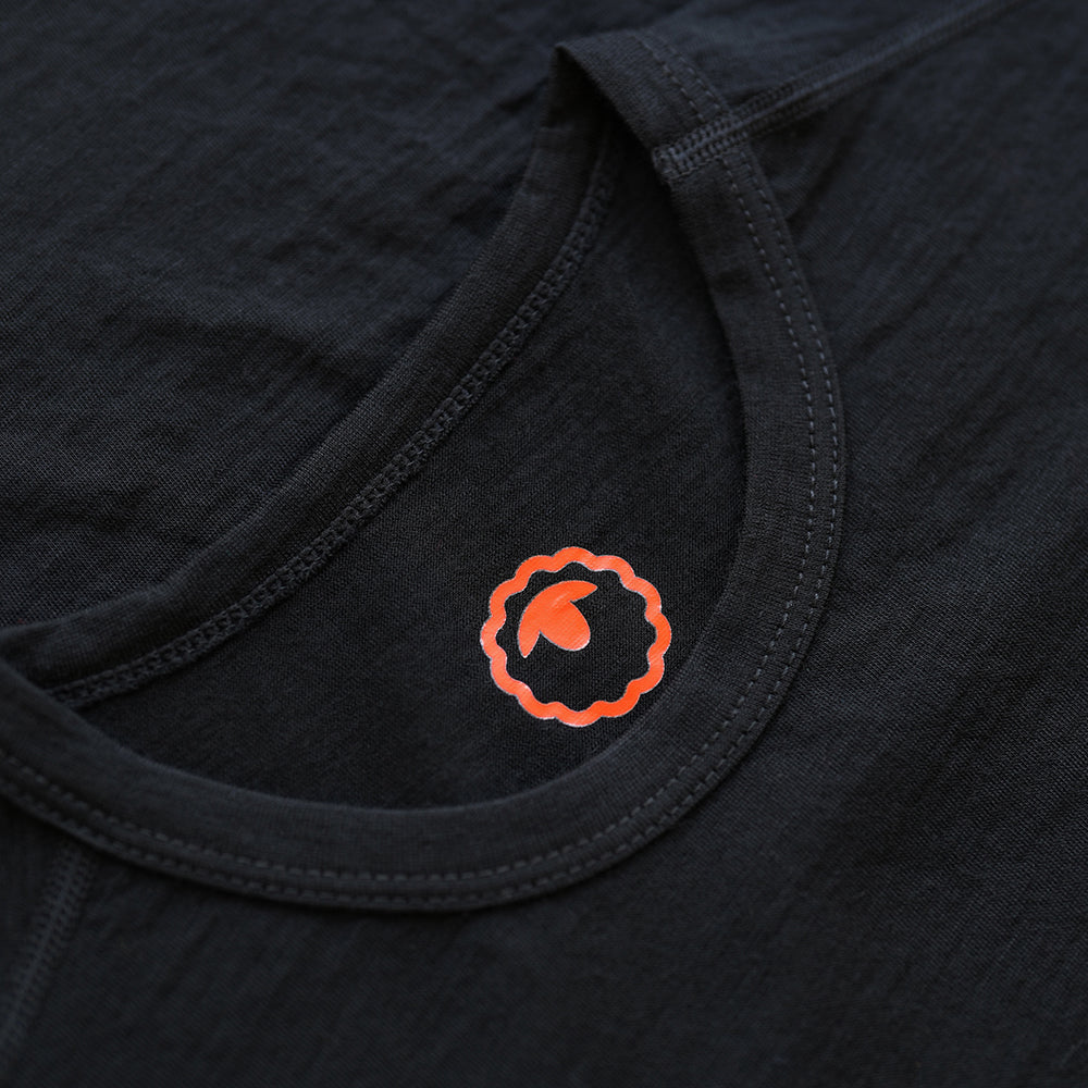Isobaa | Mens Merino 150 Short Sleeve Crew (Black) | Gear up for performance and comfort with Isobaa's technical Merino short-sleeved top.