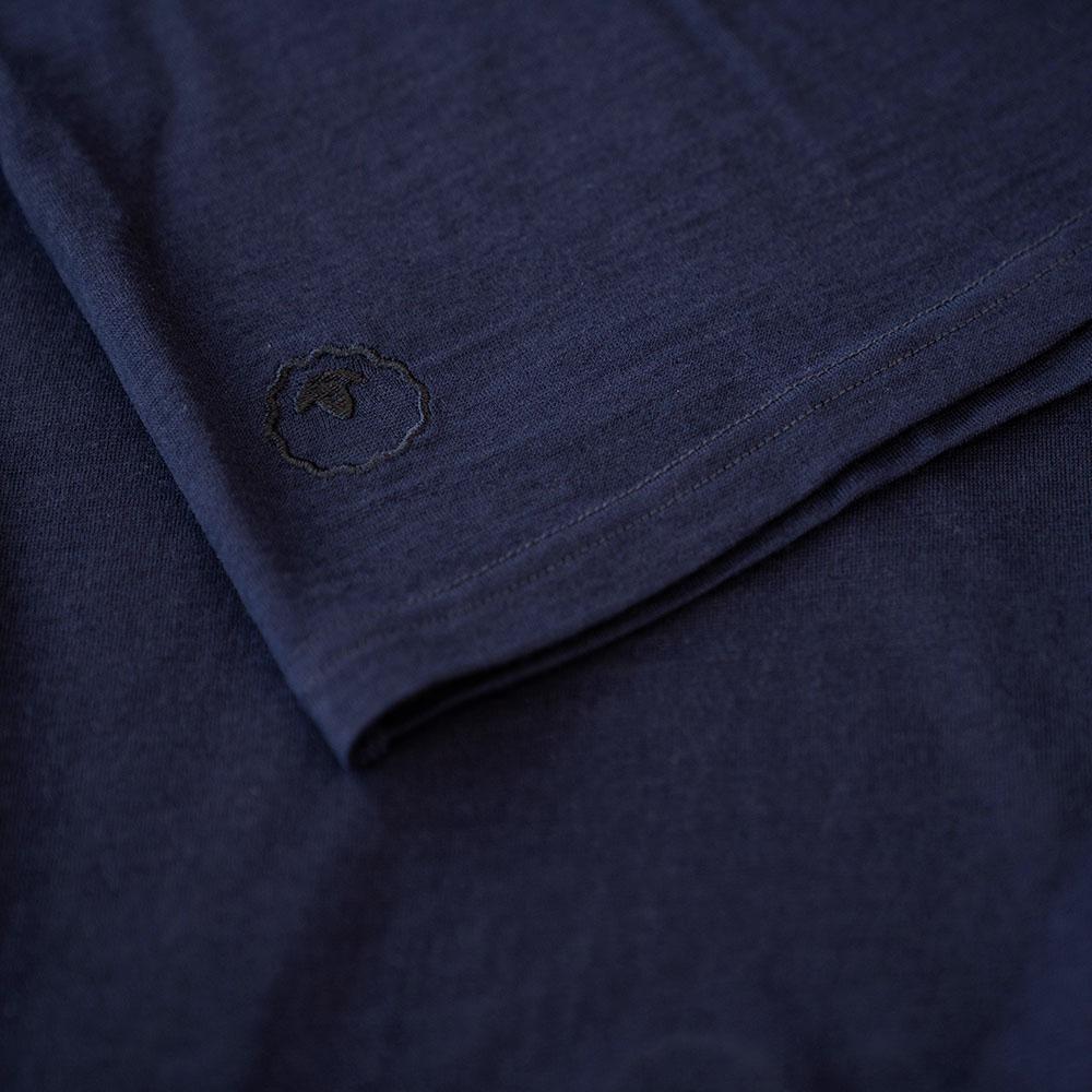 Isobaa | Mens Merino 150 V-Neck Tee (Navy) | Embark on new adventures with Isobaa's superfine Merino V-neck Tee.