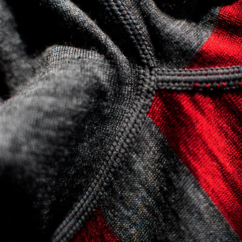Isobaa | Mens Merino 180 Long Sleeve Crew (Smoke/Red) | Get outdoors with the ultimate Merino wool long-sleeve top.